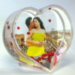 glob foto personalizat in forma de inima